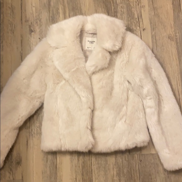 Abercrombie & Fitch Faux Fur Coat - Picture 2 of 3